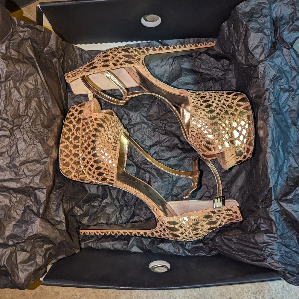 Bebe Platform Heel - Picture 3 of 6